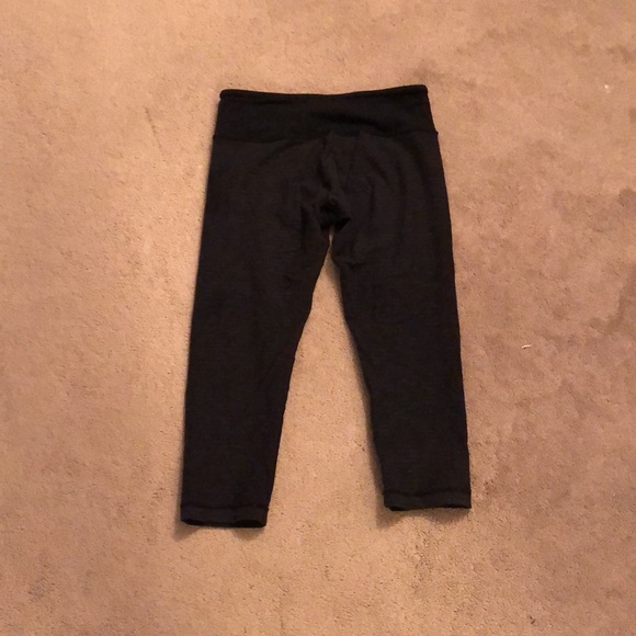 Lululemon women’s size 8 black capris. - Picture 2 of 3